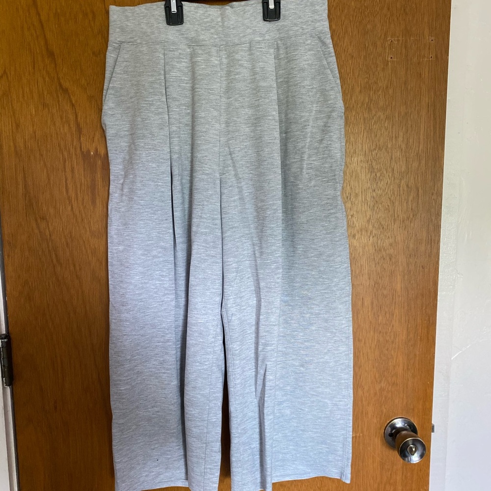 Lululemon crops